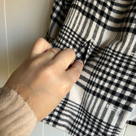 Janie and Jack Black and Cream Wool Plaid Girls Holiday Jacket Pea Coat Sz 4T-5T - Picture 3 of 9